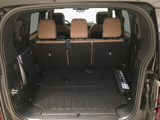 Land Rover Defender 110 D300 Dynamic HSE