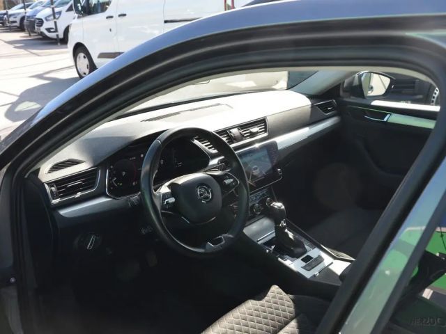 Skoda Superb Superb Kombi 2,0TDI DSG LED VIRTUAL NAVI SHZ 1.Bes