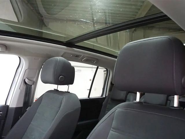 Volkswagen Touran 2.0 TDI DSG R-Line