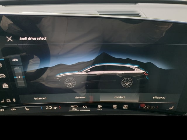 Audi A6 Avant Quattro S-Tronic