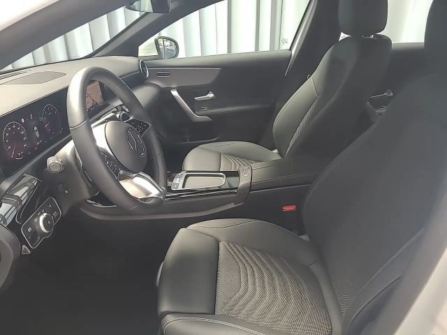 Mercedes-Benz A 180 Hatchback Progressive