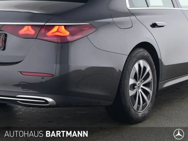 Mercedes-Benz E 200 Sedan