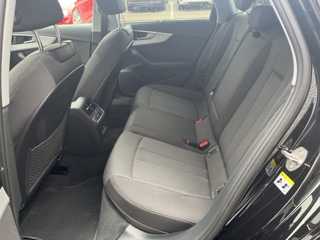 Audi A4 40 TFSI Avant S-Tronic