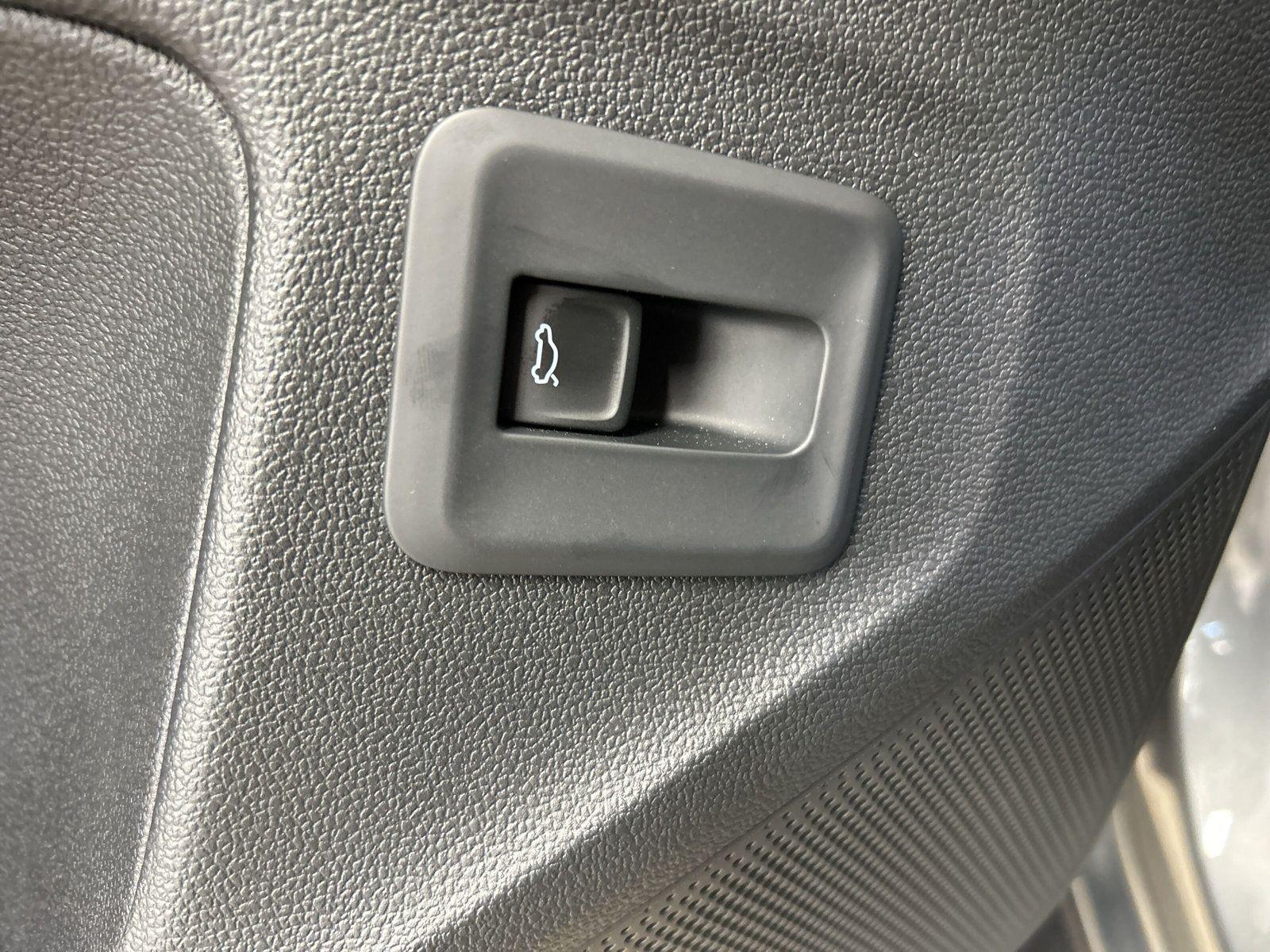 Volkswagen T-Roc 1.5 eTSI DSG R-Line