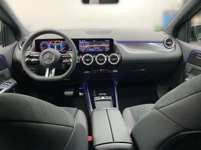 Mercedes-Benz B 200 AMG Line Sedan