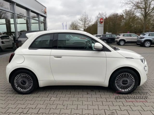 Fiat 500e Digitales Cockpit Apple CarPlay Android Auto Klima