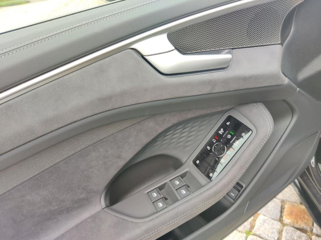 Audi A6 Avant Quattro S-Tronic