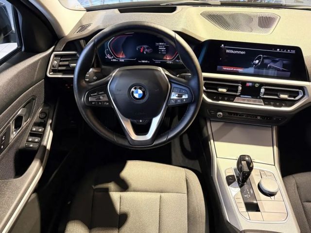 BMW 320 320i Sedan xDrive