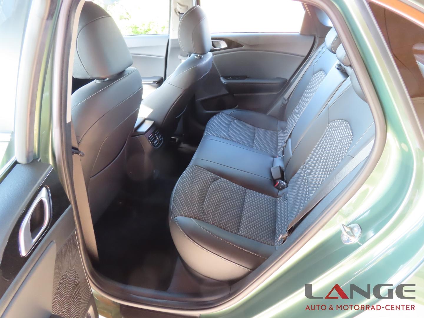 Kia Ceed Ceed 1.5T 140 SPI TEC LEDER Navi Klimaautom SHZ 