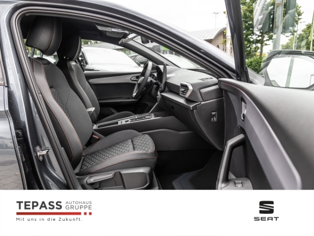 Seat Leon 1.5 eTSI Black DSG FR-lijn