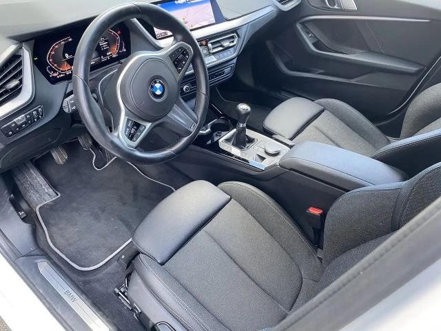 BMW 118 118i Sedan Sport Line