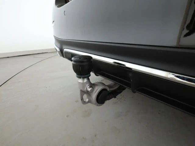 Mercedes-Benz E 220 AMG Line E 220 d Sedan