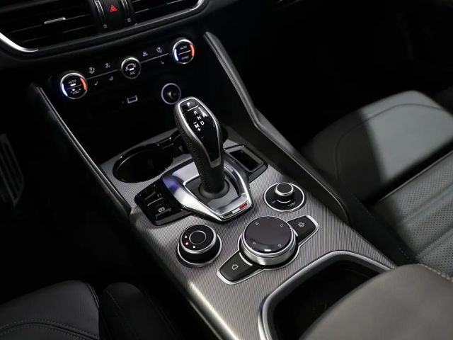 Alfa Romeo Giulia AT8 Q4 Veloce