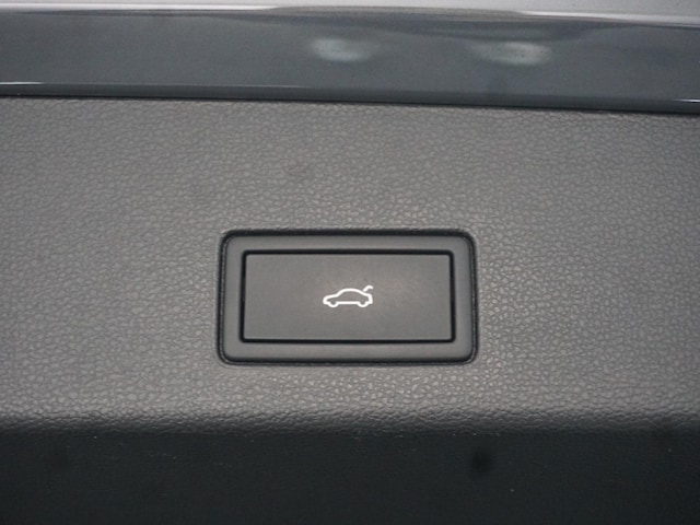 Volkswagen Golf 1.5 eTSI DSG R-Line Variant