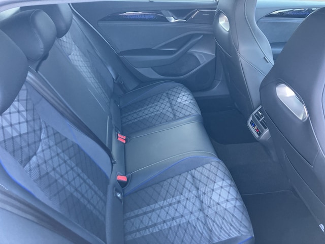 Volkswagen Passat DSG R-Line Style