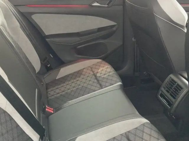 Volkswagen Golf DSG R-Line