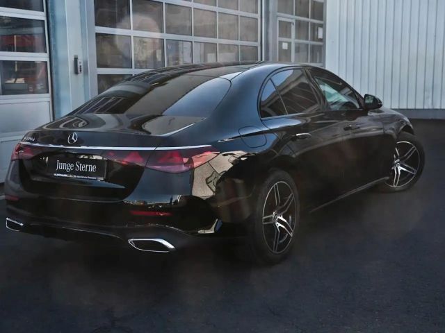 Mercedes-Benz E 220 AMG Line E 220 d Sedan