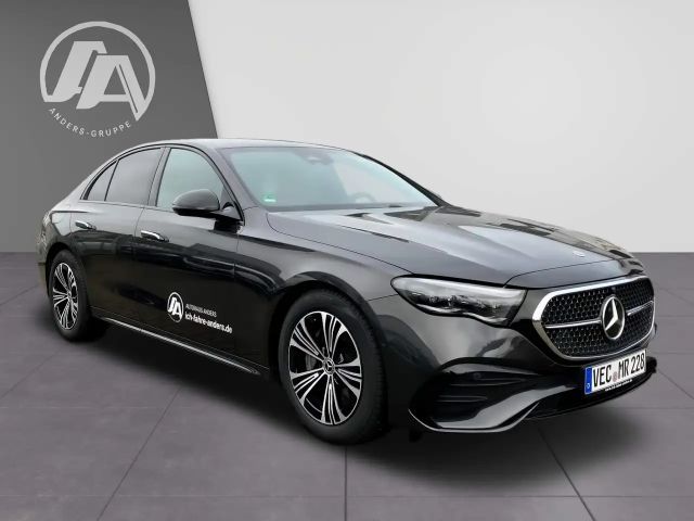 Mercedes-Benz E 200 AMG Line Sedan