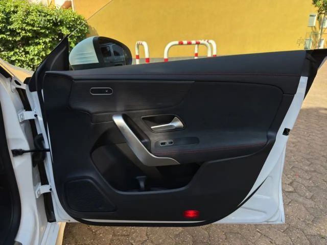 Mercedes-Benz CLA 180 CLA