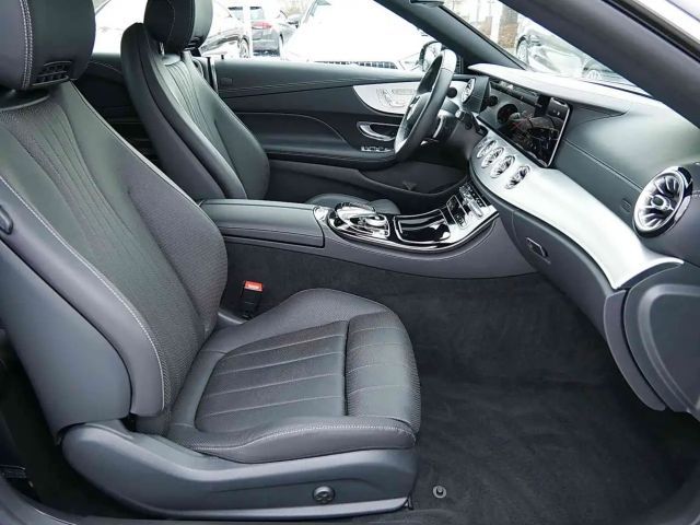 Mercedes-Benz E 300 AMG Line Cabriolet E 300 d