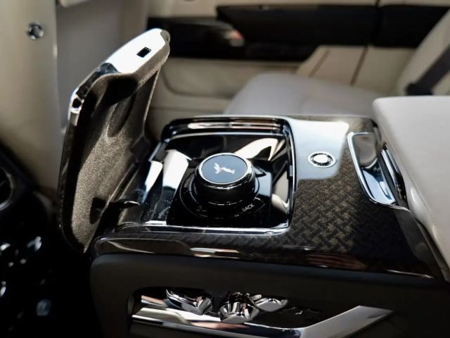 Rolls-Royce Cullinan Cullian Black Badge 2026  4 Seats I star headliner