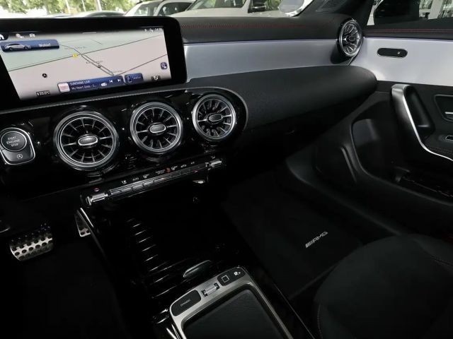 Mercedes-Benz CLA 200 AMG Line