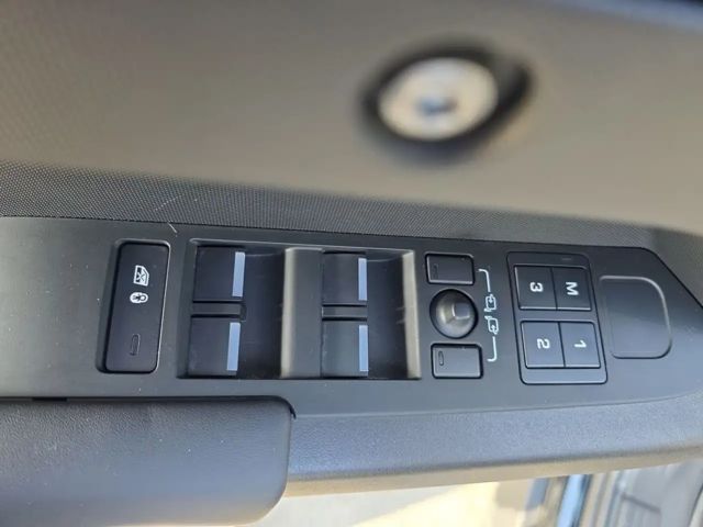 Land Rover Defender 110