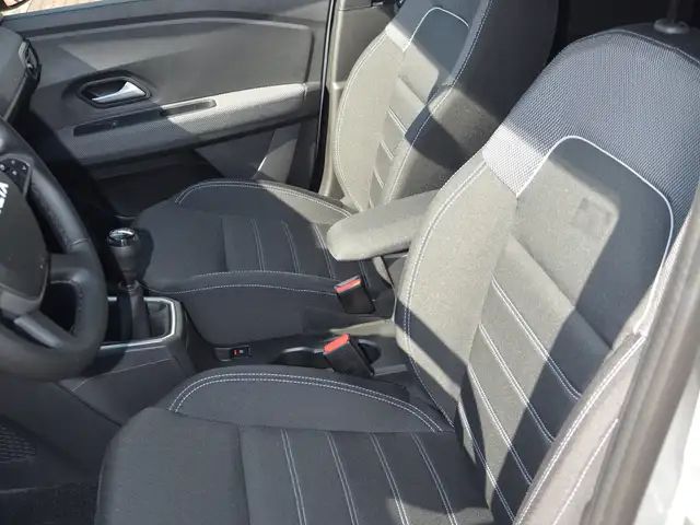 Dacia Jogger Expression m. LED/PDC/CAM/TWA/GRA/KEY-F/7-Sitzer