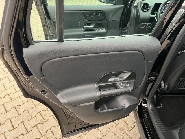 Mercedes-Benz GLA 180 *LED Navi Kamera Sitzh. DAB Leder*