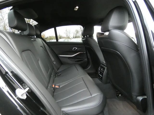 BMW 320 320d M-Sport Sedan xDrive