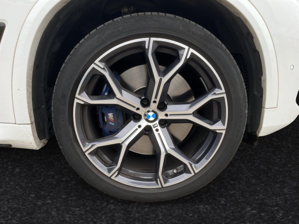BMW X5 M50i