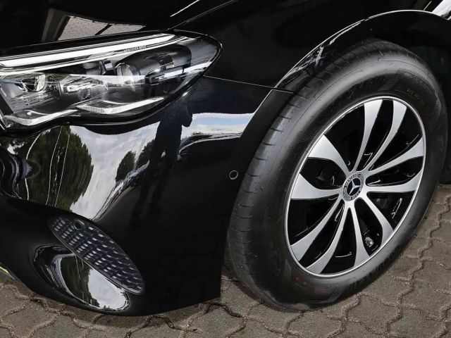 Mercedes-Benz E 200 Sedan