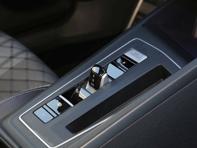 Volkswagen Golf 2.0 TDI DSG Golf VIII R-Line