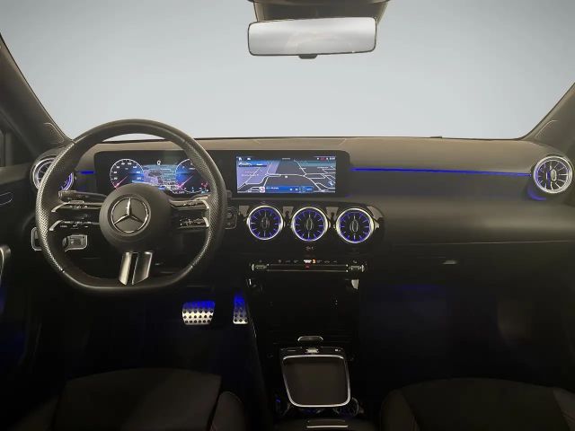 Mercedes-Benz A 200 A 200 d AMG Line Hatchback