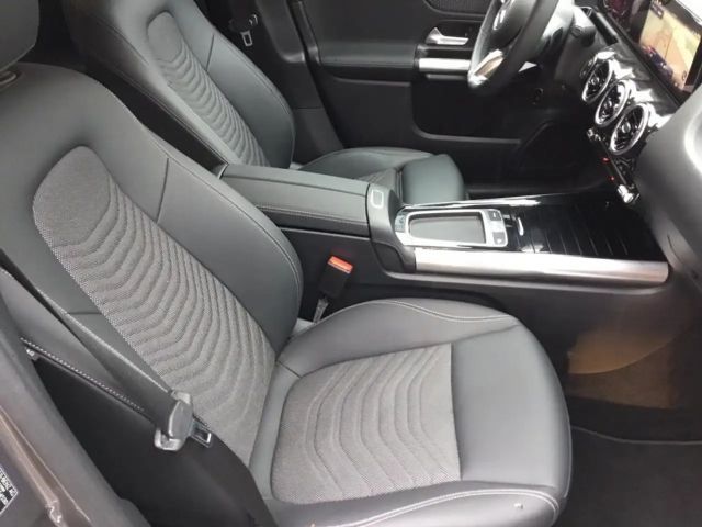 Mercedes-Benz B 180 SpurW W-Paket PDC SHZ SpurH LED el.Heck