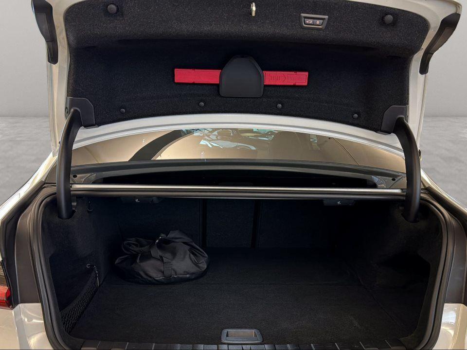 BMW 330 330e Sedan xDrive