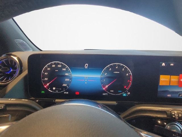 Mercedes-Benz B 180 Sedan