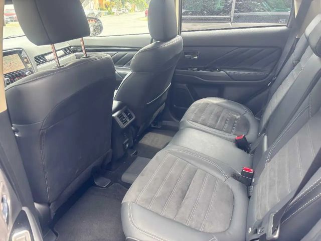 Mitsubishi Outlander 4WD PHEV