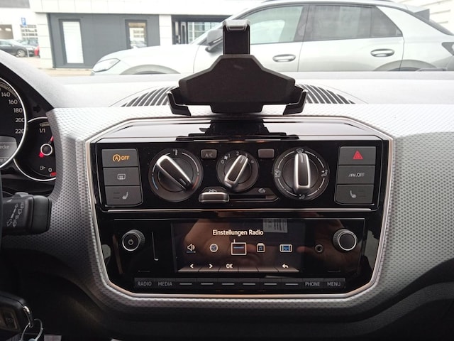 Volkswagen up! Active