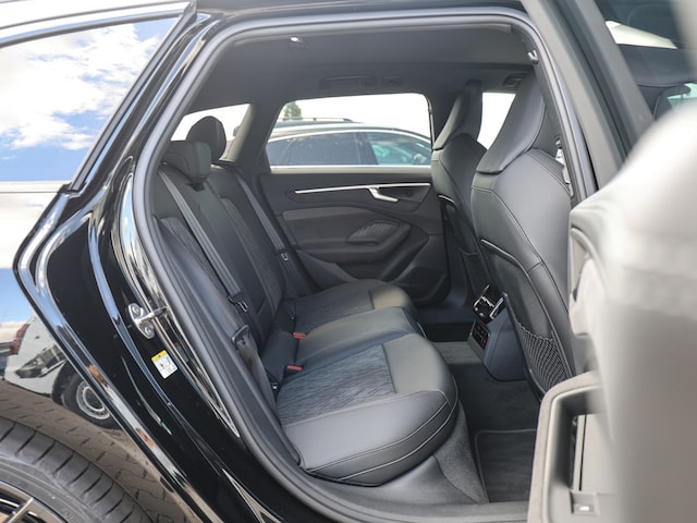 Audi A6 Avant Quattro S-Tronic