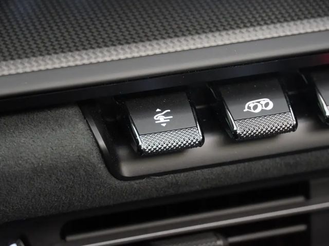 Porsche 992 4 Cabrio GTS Targa