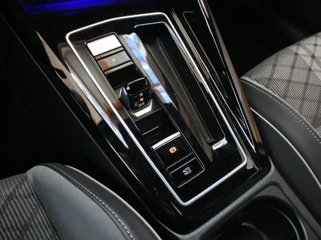 Volkswagen Golf 1.5 eTSI Golf VIII R-Line