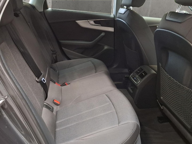 Audi A4 30 TDI S-Tronic Sedan