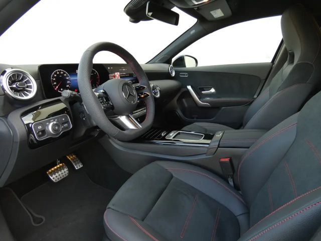 Mercedes-Benz A 180 A 180 d AMG Line