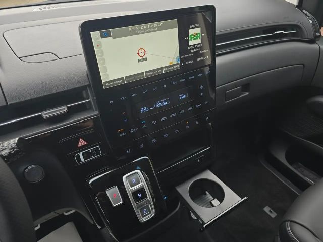 Hyundai Staria Signature