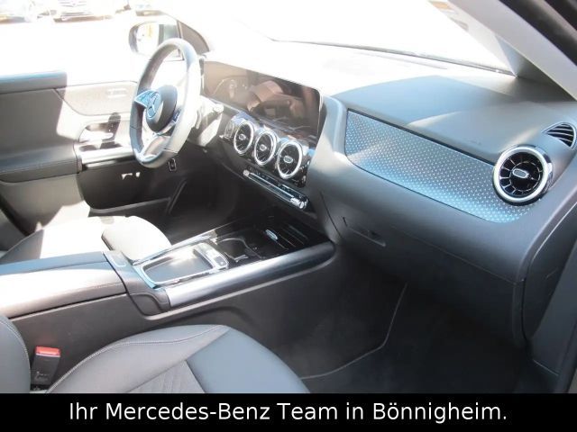 Mercedes-Benz GLA 180 AHV / Winter-Paket / RFK