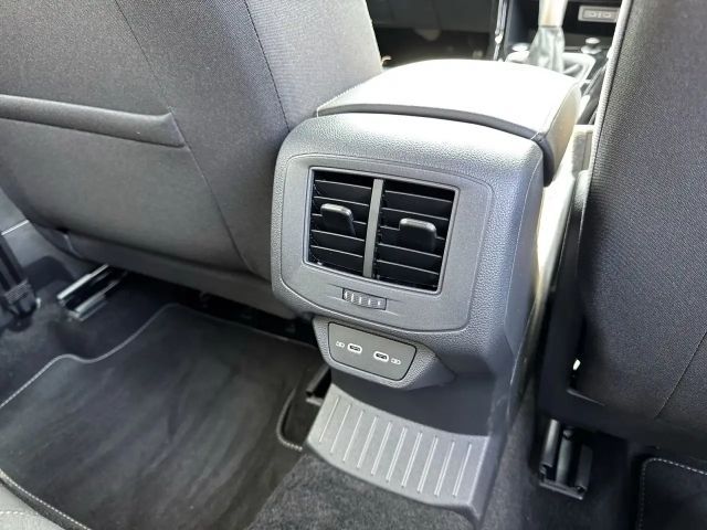 Volkswagen T-Roc 1.5 TSI DSG R-Line