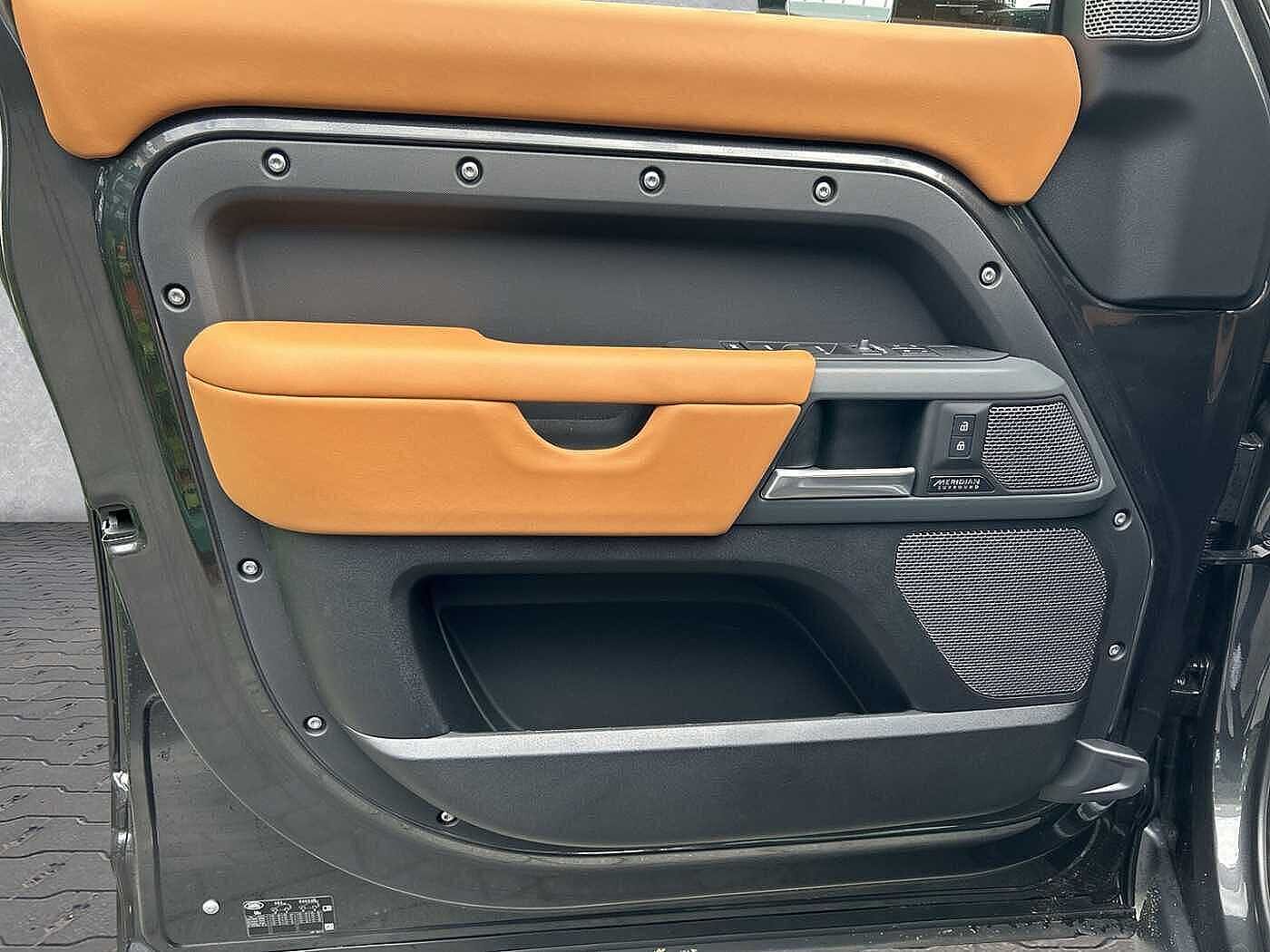 Land Rover Defender 110 Dynamic HSE