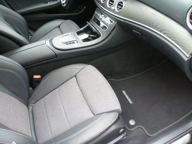 Mercedes-Benz E 220 4MATIC E 220 d