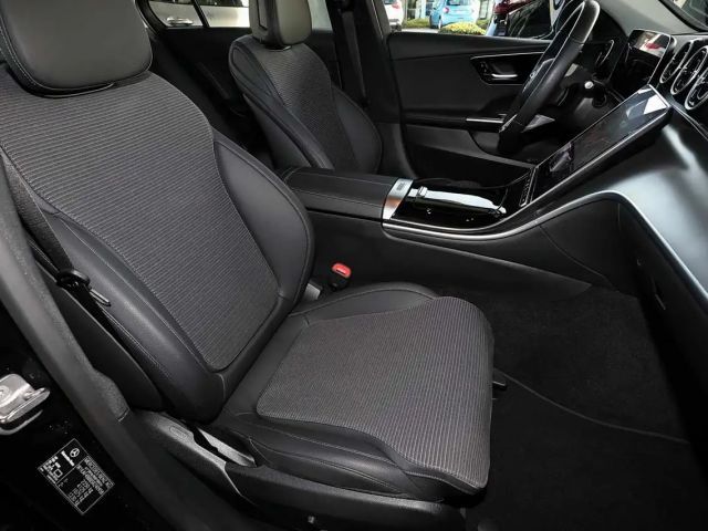 Mercedes-Benz C 180 Sedan